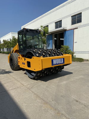 중국 롤러 XCMG와 패드 음식과 함께 1500mm 도로 컴팩터